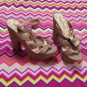 70s inspired suede sandels